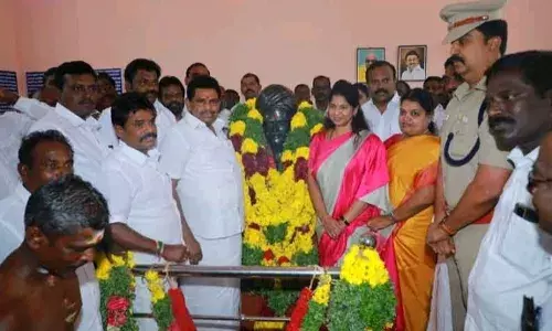 வீரன் சுந்தரலிங்கனார் பிறந்த நாளையொட்டி கனிமொழி எம்.பி. நலத்திட்ட உதவி