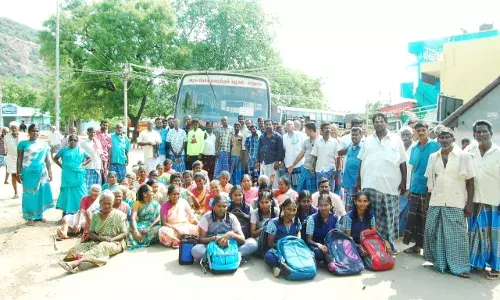 அலங்காநல்லூர் அருகே கிராம மக்கள் பஸ் மறியல் போராட்டம்