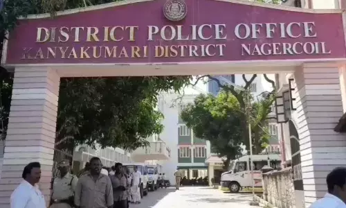 லஞ்ச புகாரில் சிக்கிய பெண் இன்ஸ்பெக்டர் இடமாற்றம்: ஐஜி அதிரடி