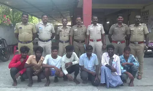 பல்லாவரம் மலை குட்டையில் கஞ்சா பொட்டலம்- 7 பேர் கைது
