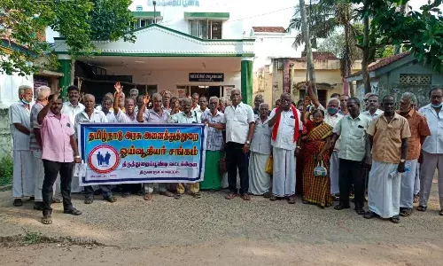 திருத்துறைப்பூண்டி: தமிழ்நாடு அரசு ஓய்வூதிய சங்கத்தினர் ஆர்ப்பாட்டம் திருத்துறைப்பூண்டி: தமிழ்நாடு அரசு ஓய்வூதிய சங்கத்தினர் ஆர்ப்பாட்டம்