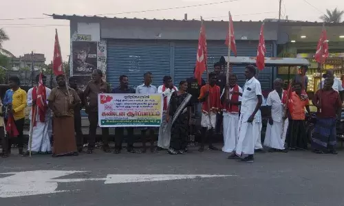 குமாரபாளையத்தில் கோரிக்கைகளை வலியுறுத்தி சி.பி.எம் கண்டன ஆர்ப்பாட்டம் குமாரபாளையத்தில் கோரிக்கைகளை வலியுறுத்தி சி.பி.எம் கண்டன ஆர்ப்பாட்டம்