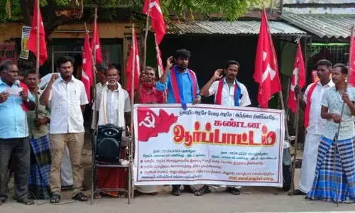 பவானியை அடுத்த ஜம்பையில் ஒன்றிய அரசை கண்டித்து மா.கம்யூனிஸ்ட் ஆர்ப்பாட்டம்