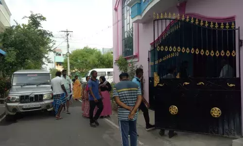 பெரம்பலூரில் வீட்டின் பூட்டை உடைத்து நகை, இருசக்கரவாகனம் திருட்டு பெரம்பலூரில் வீட்டின் பூட்டை உடைத்து நகை, இருசக்கரவாகனம் திருட்டு