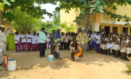 ஜெயங்கொண்டத்தில் தீயணைப்புத்துறை சார்பில் தீ தொண்டு வார விழிப்புணர்வு