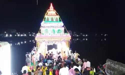 திருத்துறைப்பூண்டி பிறவி மருந்தீஸ்வரர் கோவில் சித்திரை தெப்ப திருவிழா