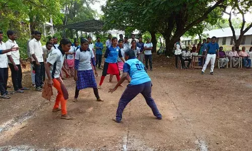 குமாரபாளையம் அரசு பி.எட்., கல்லூரியில் மாணவியர்களுக்கான கபடி போட்டி