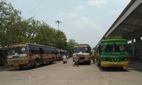 ஈரோட்டிற்கு இடைவெளி விட்டு சீராக பேருந்துகள் இயக்க பாெதுமக்கள் கோரிக்கை