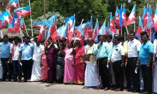 திருமானூரில் விடுதலை சிறுத்தைகள் கட்சியினர் ஆர்ப்பாட்டம்