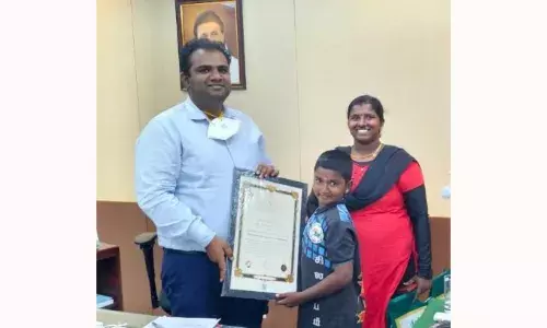 மதுரையில் 3 மணி நேரம் சிலம்பம் சுற்றி சாதனை