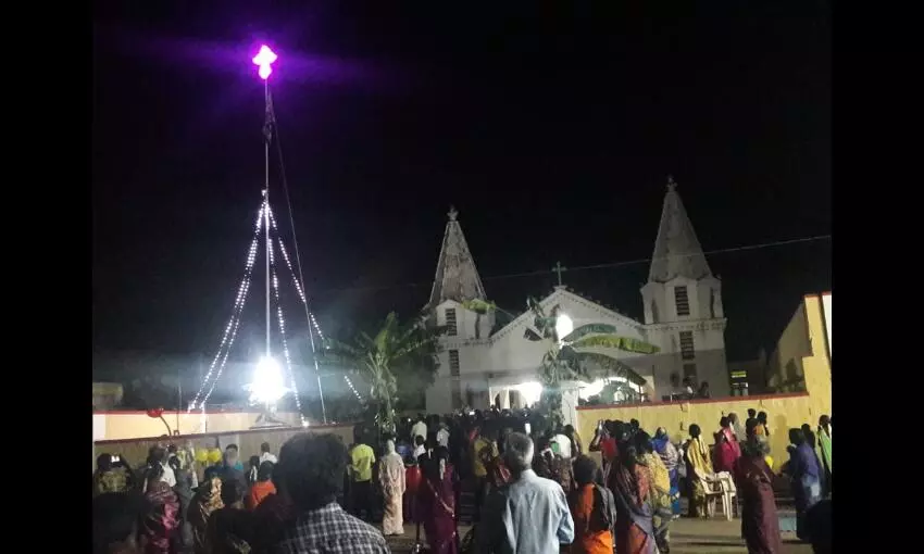 சோழவந்தான் அருகே புனித ஜெர்மேனம்மாள் திருவிழா கொடியேற்றம் சோழவந்தான் அருகே புனித ஜெர்மேனம்மாள் திருவிழா கொடியேற்றம்