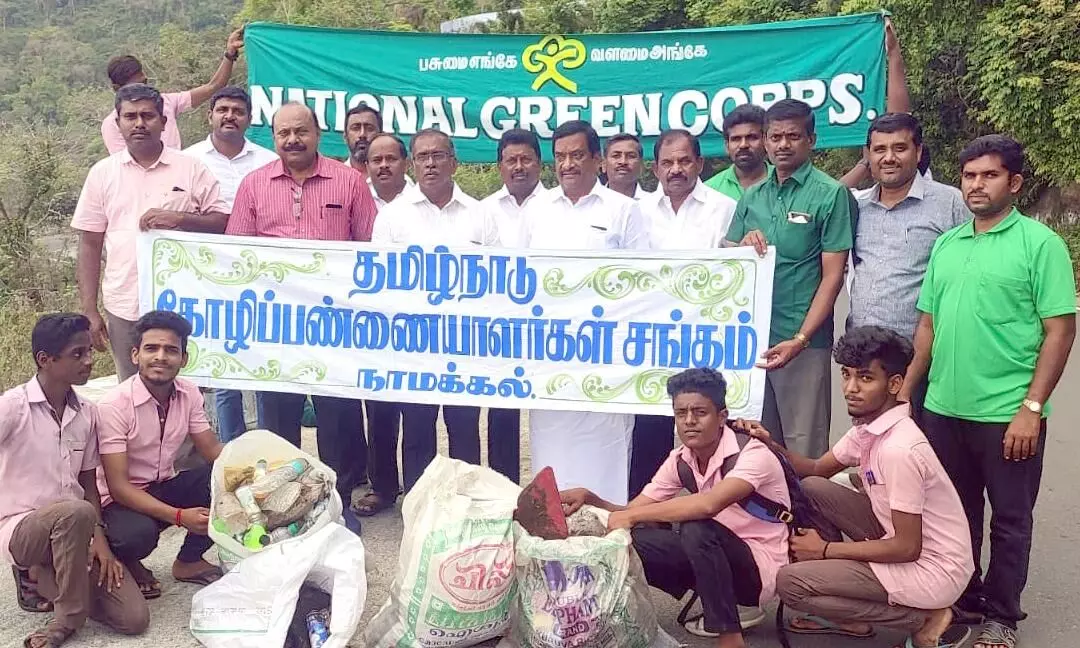 கோழிப்பண்ணையாளர்கள் சங்கம் சார்பில் கொல்லிமலையில் தூய்மைப்பணி கோழிப்பண்ணையாளர்கள் சங்கம் சார்பில் கொல்லிமலையில் தூய்மைப்பணி