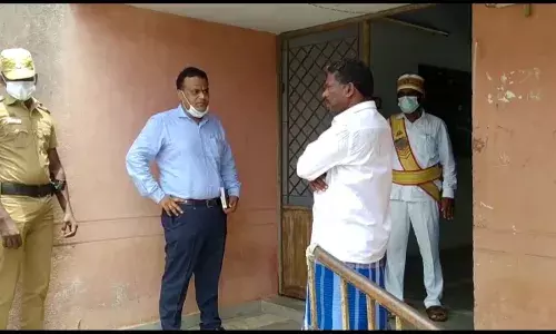தொண்டியில் கடல்பாசி விதைகள் வழங்கினார் இராமநாதபுரம் ஆட்சியர் தொண்டியில் கடல்பாசி விதைகள் வழங்கினார் இராமநாதபுரம் ஆட்சியர்