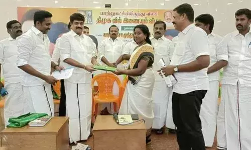மாற்றுக் கட்சியில் இருந்து 1000 க்கும் மேற்பட்டோர் திமுகவில் இணைந்தனர் மாற்றுக் கட்சியில் இருந்து 1000 க்கும் மேற்பட்டோர் திமுகவில் இணைந்தனர்
