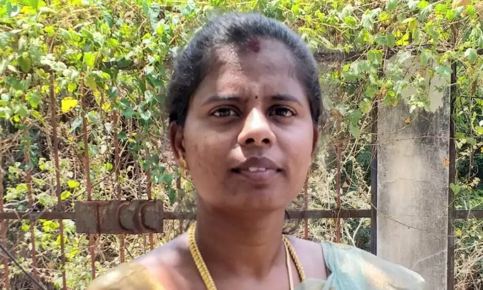 அ.தி.மு.க. மாவட்ட செயலாளர் மீது பெண் ஊராட்சி தலைவர் குற்றச்சாட்டு அ.தி.மு.க. மாவட்ட செயலாளர் மீது பெண் ஊராட்சி தலைவர் குற்றச்சாட்டு