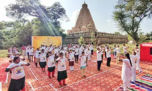 தஞ்சாவூர் அஞ்சல் துறை ஊழியர்கள் யோகா விழிப்புணர்வு ஒத்திகை