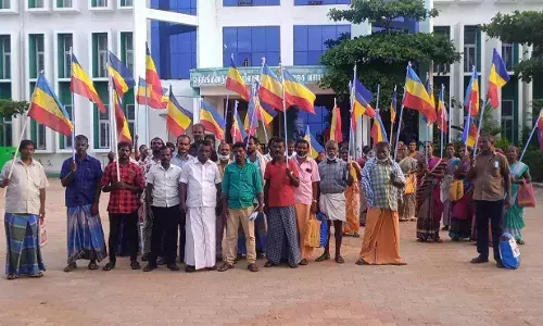 தொழிலாளர்களுக்கு உரிய பணப்பலன்கள் வழங்காததை கண்டித்து ஆர்ப்பாட்டம் தொழிலாளர்களுக்கு உரிய பணப்பலன்கள் வழங்காததை கண்டித்து ஆர்ப்பாட்டம்