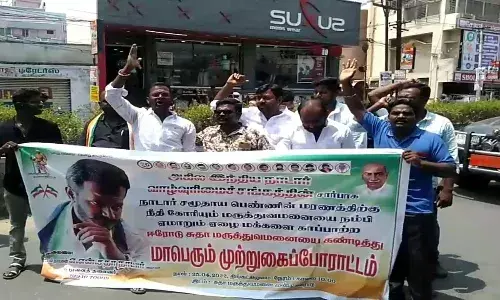 ஈரோடு: தவறான சிகிச்சையால் மனைவி உயிரிழப்பு - கணவர் தீக்குளிக்க முயற்சி