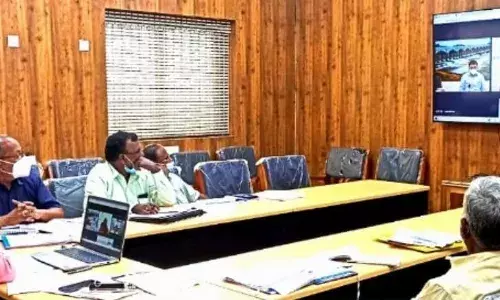 மயிலாடுதுறை மாவட்டத்தில் நடந்து வரும்  தூர்வாரும் பணிகள் குறித்து ஆய்வு