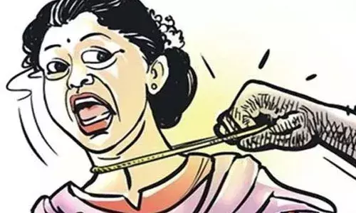 கோலம் போட்ட பெண்ணிடம் செயின் பறிப்பு