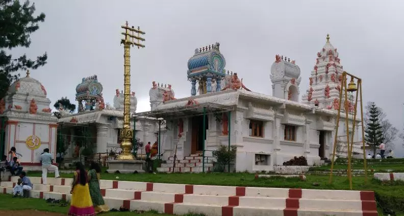 இடது பாகத்தில் மயில் 108- சங்காபிஷேகம்.வெற்றிவேல் முருகன் திருக்கோயில் இடது பாகத்தில் மயில் 108- சங்காபிஷேகம்.வெற்றிவேல் முருகன் திருக்கோயில்