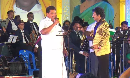 திமுக கூட்டத்தில் எம்ஜிஆர் பாடல் பாடிய அமைச்சர்-பணமழையில் கால்நடை துறை திமுக கூட்டத்தில் எம்ஜிஆர் பாடல் பாடிய அமைச்சர்-பணமழையில் கால்நடை துறை