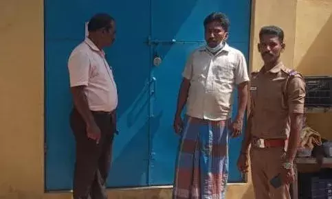 தென்காசி: புகையிலை பொருட்களை பதுக்கி வைத்திருந்த கடைகளுக்கு சீல்