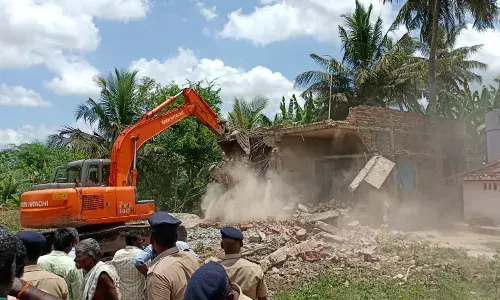 ரயில்வே துறைக்கு சொந்தமான இடத்தில் இருந்த ஆக்கிரமிப்புகள் அகற்றம்