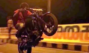 ஸ்லைடிங் நம்பர் பிளேட் விற்றவர்கள் கைது-போக்குவரத்து காவல்துறை ஸ்லைடிங் நம்பர் பிளேட் விற்றவர்கள் கைது-போக்குவரத்து காவல்துறை