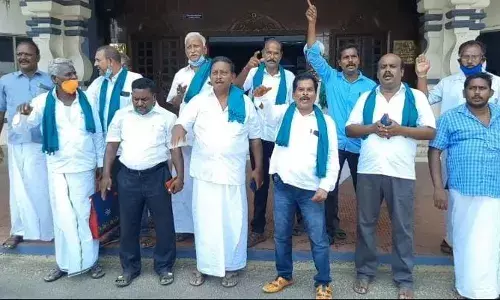 நாகை மாவட்ட ஆட்சியர் அலுவலகம் முன்பு விவசாயிகள் போராட்டம்