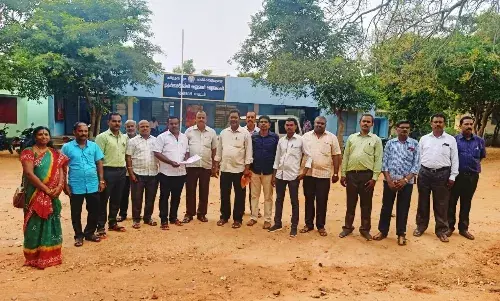 பல்வேறு கோரிக்கைகளை வலியுறுத்தி பட்டதாரி ஆசிரியர் கழகத்தினர் ஆர்ப்பாட்டம் பல்வேறு கோரிக்கைகளை வலியுறுத்தி பட்டதாரி ஆசிரியர் கழகத்தினர் ஆர்ப்பாட்டம்