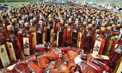 தேனி மாவட்டத்தில்  கள்ளச்சந்தையில் மது பாட்டில் விற்பனை படுஜோர் தேனி மாவட்டத்தில்  கள்ளச்சந்தையில் மது பாட்டில் விற்பனை படுஜோர்