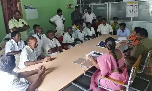 குமாரபாளையத்தில் கோவில் திருவிழா தகராறு: முத்தரப்பு பேச்சுவார்த்தை குமாரபாளையத்தில் கோவில் திருவிழா தகராறு: முத்தரப்பு பேச்சுவார்த்தை
