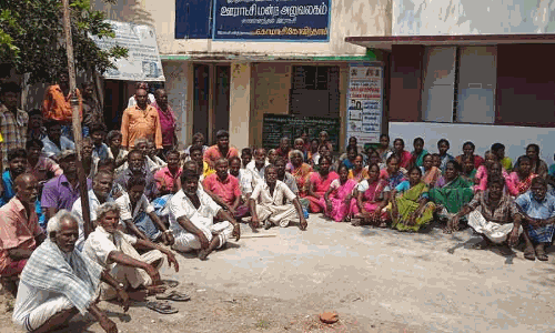 திருவண்ணாமலை: சபை கூட்டம் குறித்து முறையாக அறிவிக்காததால் சாலை மறியல்