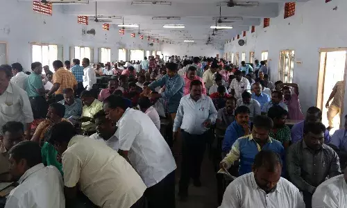 திருவண்ணாமலையில் முதுகலை பட்டதாரி ஆசிரியர்கள் ஆர்ப்பாட்டம் திருவண்ணாமலையில் முதுகலை பட்டதாரி ஆசிரியர்கள் ஆர்ப்பாட்டம்