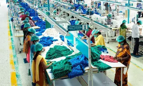 நூல் விலை உயர்வு: திருப்பூர் பின்னலாடை நிறுவனங்கள் 6 நாள் ஸ்டிரைக்