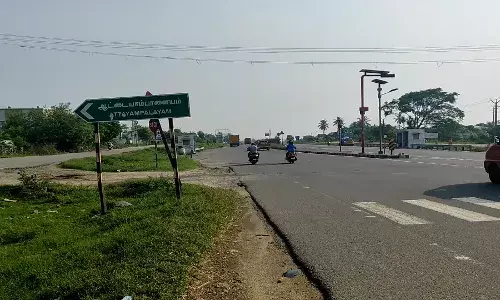 சித்தோடு: வலிமை பட பாணியில் நகை பறிப்பு- போலீஸ் வலைவீச்சு சித்தோடு: வலிமை பட பாணியில் நகை பறிப்பு- போலீஸ் வலைவீச்சு