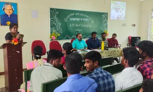பாப்பிரெட்டிப்பட்டி அரசு கல்லூரியில் அறிவு திறன் வளர்க்கும் நிகழ்ச்சி