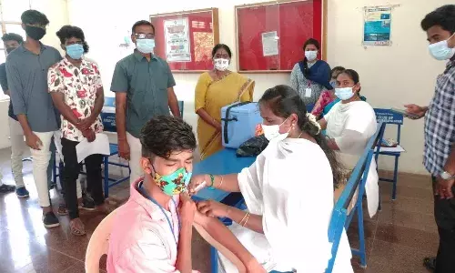 குமாரபாளையம் அரசு கல்லூரியில் கொரோனா தடுப்பூசி முகாம்