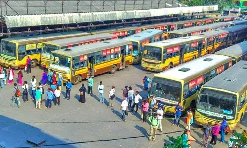 இரவு நேரத்தில் பஸ் சேவை நிறுத்தம்: பொதுமக்கள் அவதி இரவு நேரத்தில் பஸ் சேவை நிறுத்தம்: பொதுமக்கள் அவதி