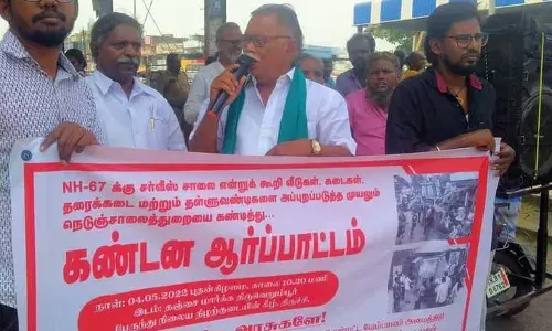 திருச்சி திருவெறும்பூரில் தரைக்கடை தள்ளுவண்டி தொழிலாளர்கள் ஆர்ப்பாட்டம் திருச்சி திருவெறும்பூரில் தரைக்கடை தள்ளுவண்டி தொழிலாளர்கள் ஆர்ப்பாட்டம்