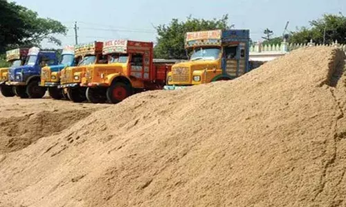 வேலூர் பெருமுகையில் அரசு மணல் குவாரி செயல்படத் தொடங்கியது