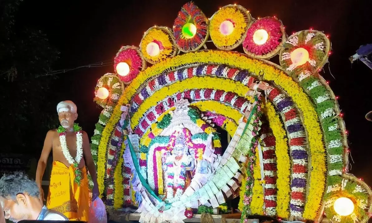 குமாரபாளையம் அருகே மாரியம்மன் திருவிழா தீர்த்தக்குட ஊர்வலம் குமாரபாளையம் அருகே மாரியம்மன் திருவிழா தீர்த்தக்குட ஊர்வலம்