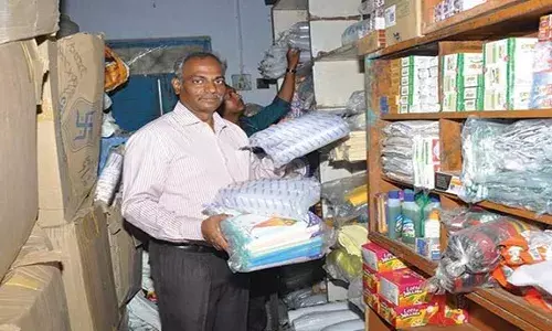 பிளாஸ்டிக் பொருட்கள் விற்பனை செய்யும் கடைகளுக்கு சீல்:  கலெக்டர் உத்தரவு