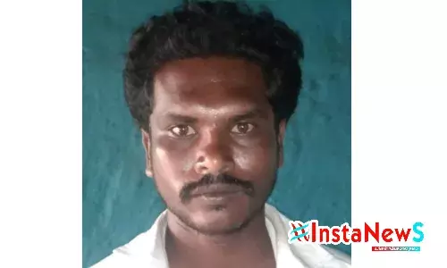 அந்தியூர் அருகே இருசக்கர வாகனத்தில் சாராயம் விற்ற நபர் கைது
