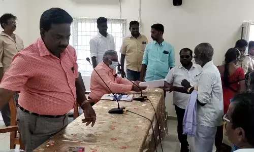 மயிலாடுதுறையில் வீட்டு மனைப்பட்டா கேட்டு மனு கொடுக்கும் போராட்டம்