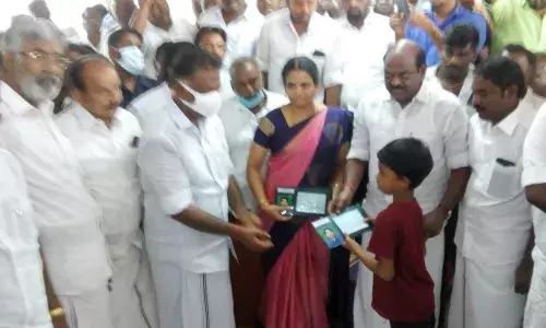 ஓராண்டில் திமுக பாஸ் மார்க் வாங்கவில்லை - ஓ.பன்னீர்செல்வம் ஓராண்டில் திமுக பாஸ் மார்க் வாங்கவில்லை - ஓ.பன்னீர்செல்வம்