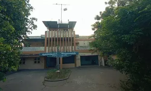 நாகை, காரைக்காலில் 1ம் எண் புயல் எச்சரிக்கை கூண்டு ஏற்றம்