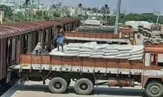 ஆந்திராவில் இருந்து திருவண்ணாமலைக்கு ரயிலில் அரிசி வருகை ஆந்திராவில் இருந்து திருவண்ணாமலைக்கு ரயிலில் அரிசி வருகை