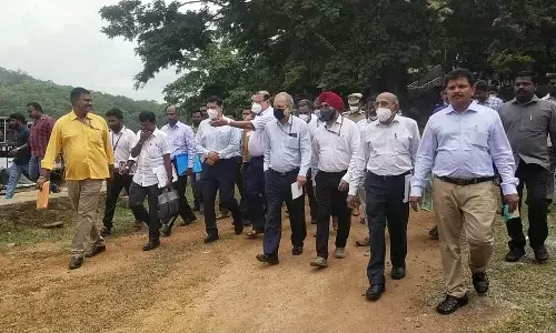 முல்லைப் பெரியாறு அணையில் கண்காணிப்பு குழுவினர் ஆய்வு முல்லைப் பெரியாறு அணையில் கண்காணிப்பு குழுவினர் ஆய்வு